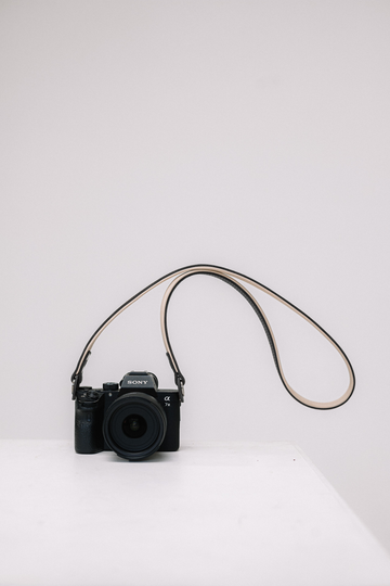 Minimalist Padded Camera Strap Black